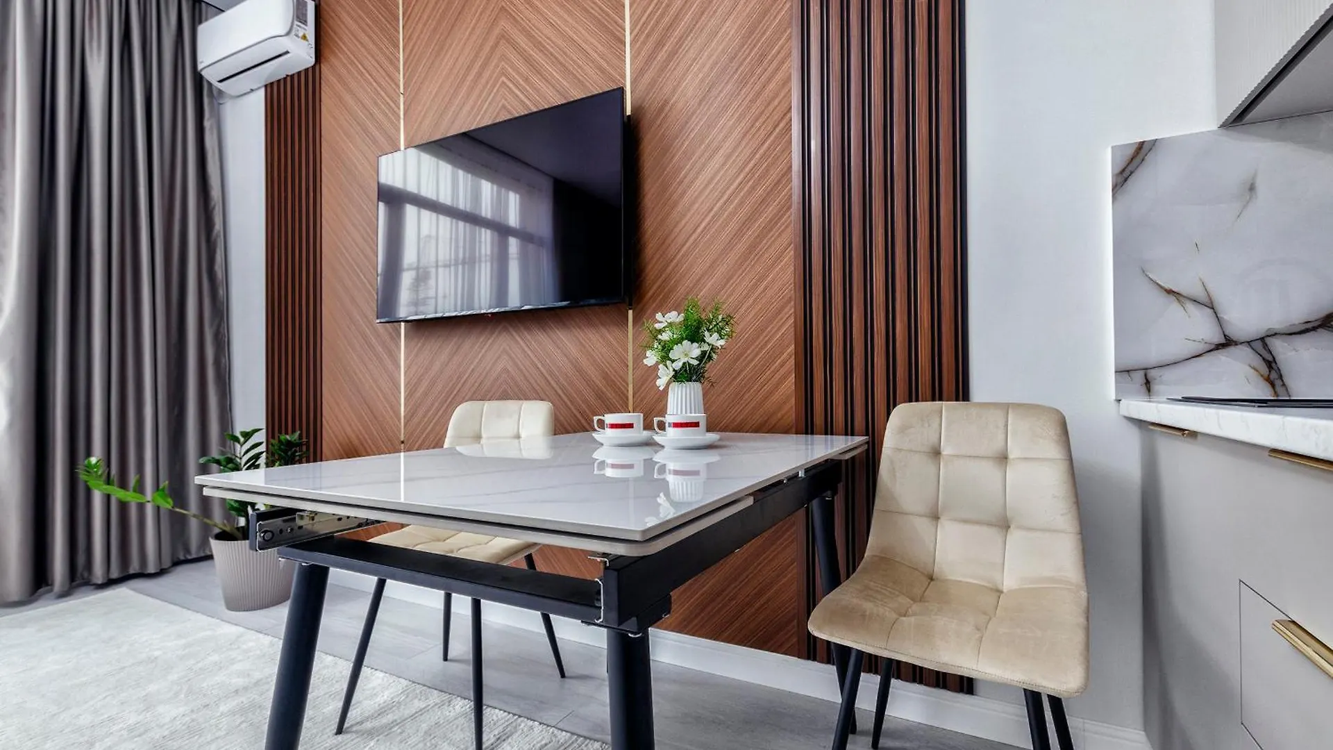 Шикарные Новые Апартаменты Asztana Apartman